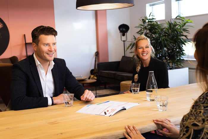 Collega's overleggen