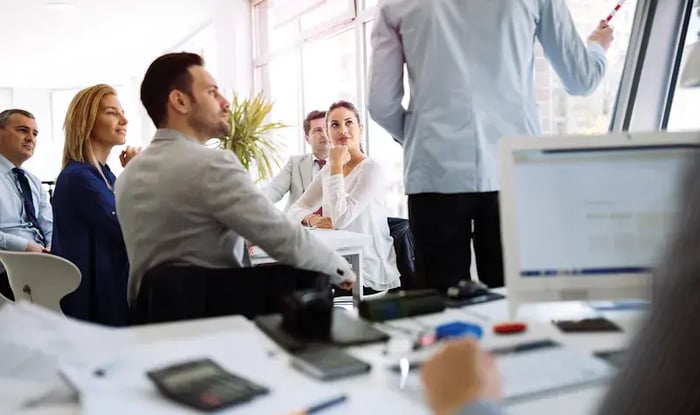 Collega's in een bespreking