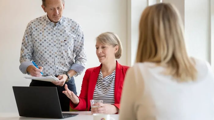 Collega's overleggen