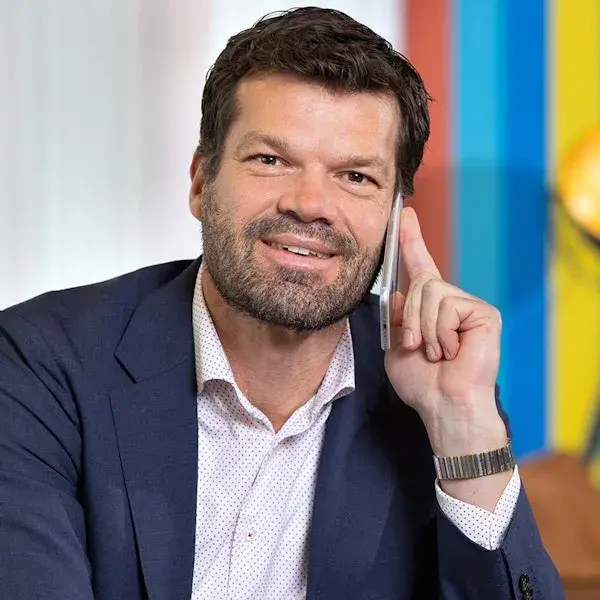 1652885830-werken-bij-conclusion-consultant-tjerk-aan-het-bellen