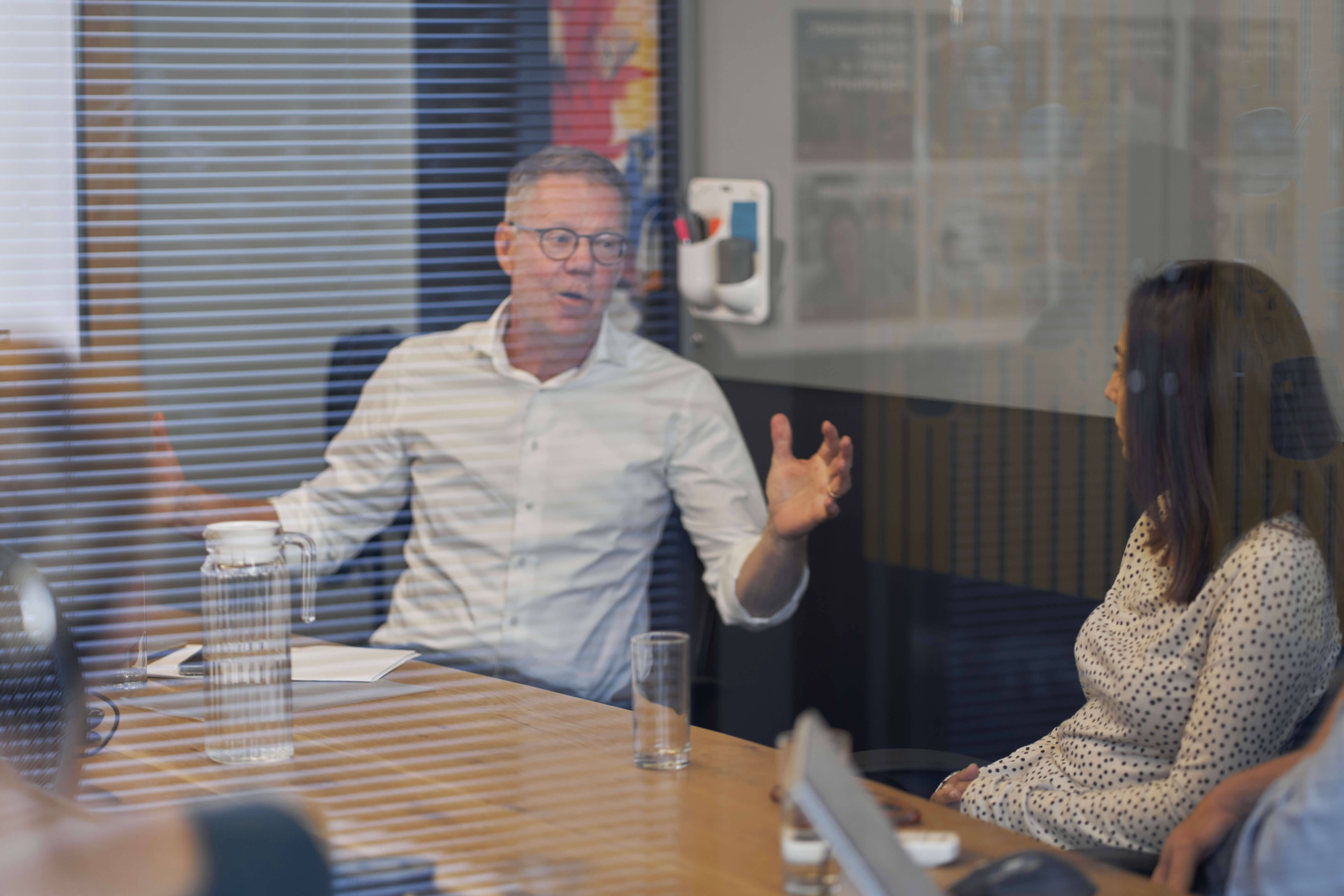 Bart Jan de Jongh explaining