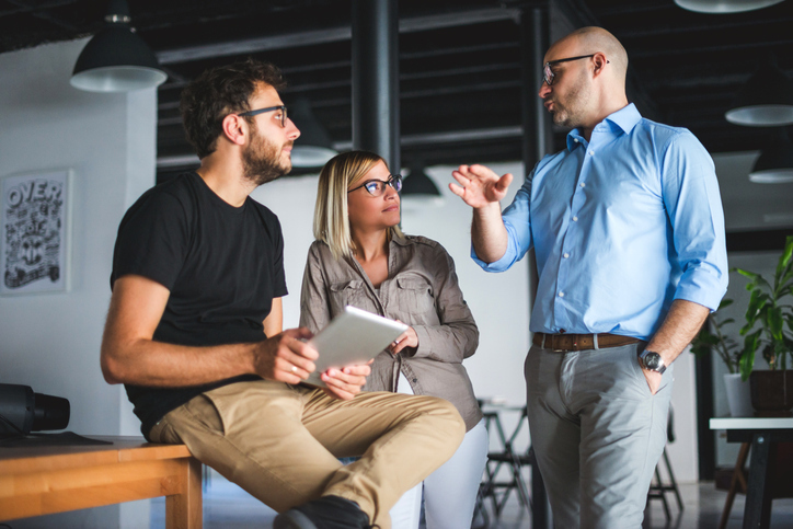Collega's zijn aan het overleggen