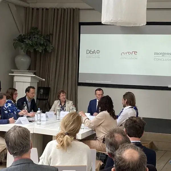 Collega’s aan het communiceren 