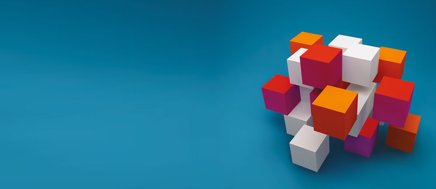 3D-illustratie van kleurrijke blokken in rood, oranje, paars en wit die samen een structuur vormen.